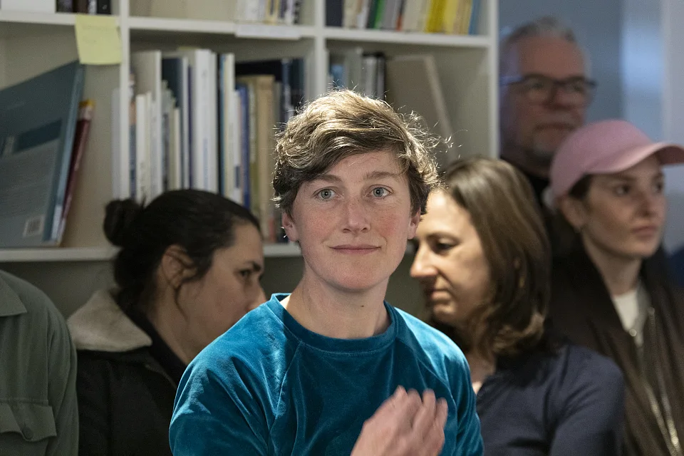 Menschen beim Besuch der 1. IBA-Werkstatt