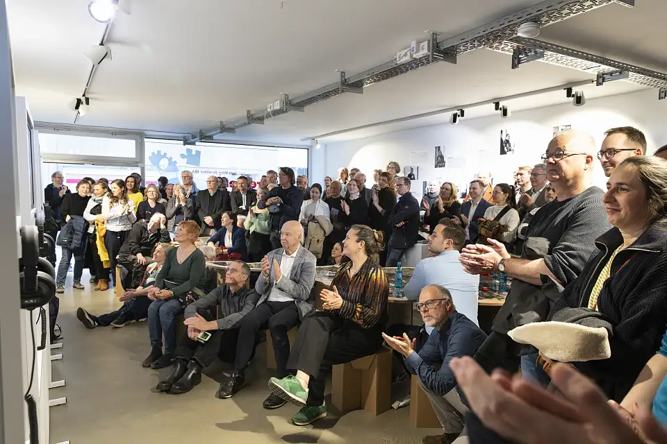 Menschen beim Besuch der 1. IBA-Werkstatt