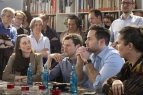 Menschen beim Besuch der 1. IBA-Werkstatt