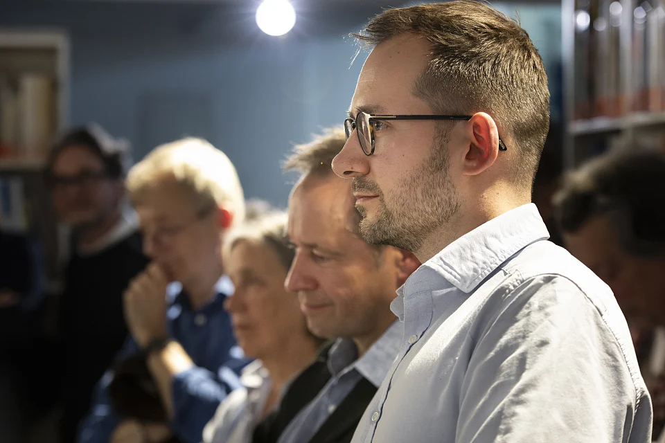 Menschen beim Besuch der 1. IBA-Werkstatt