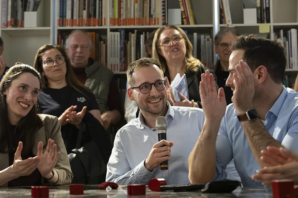 Menschen beim Besuch der 1. IBA-Werkstatt