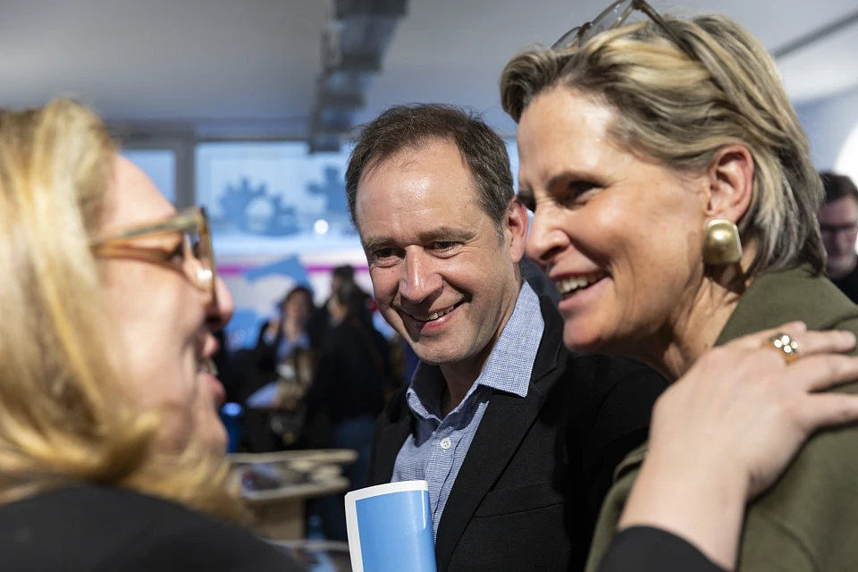 Menschen beim Besuch der 1. IBA-Werkstatt